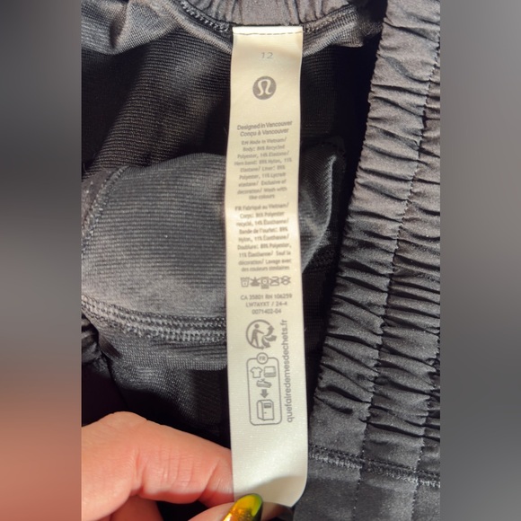 lululemon athletica  Hotty Hot High-Rise Lined Athletic Shorts. Size 12 - Picture 4 of 7